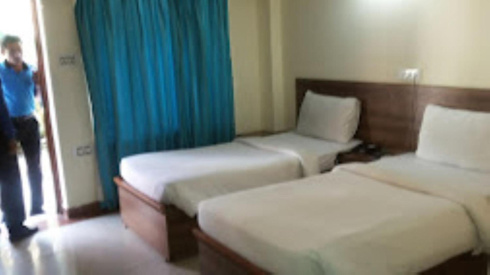 Blue Lily Beach Resort Puri Esterno foto